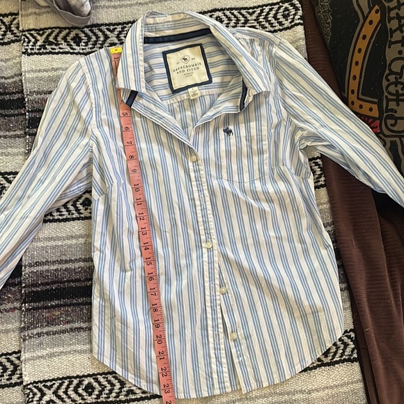 ABERCROMBIE & FITCH PINSTRIPE BUTTON DOWN - Picture 3 of 3